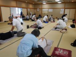 入口付近でボランティアさんが受付中