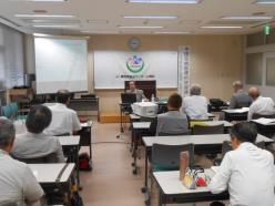 会場後方からの講演の様子